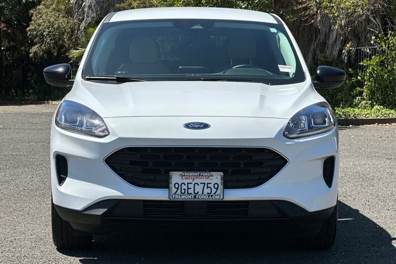 Ford Escape Vehicle Full-screen Gallery Image 08