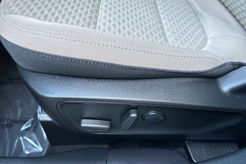 Ford Escape Vehicle Full-screen Gallery Image 12