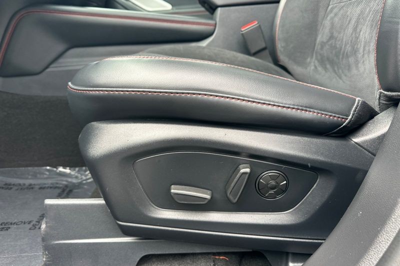 Ford Explorer Vehicle Full-screen Gallery Image 12