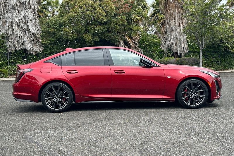 Cadillac CT5 Vehicle Full-screen Gallery Image 02