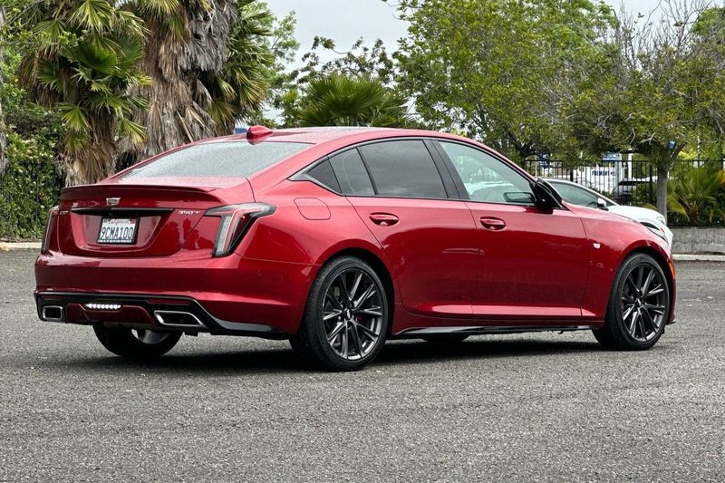 Cadillac CT5 Vehicle Full-screen Gallery Image 03