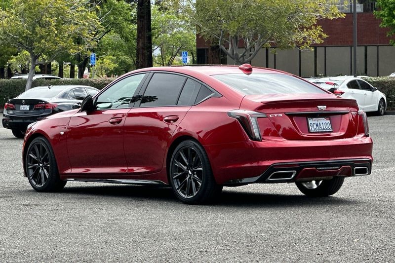 Cadillac CT5 Vehicle Full-screen Gallery Image 05