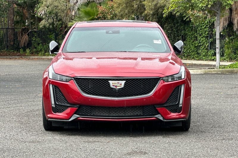 Cadillac CT5 Vehicle Full-screen Gallery Image 08