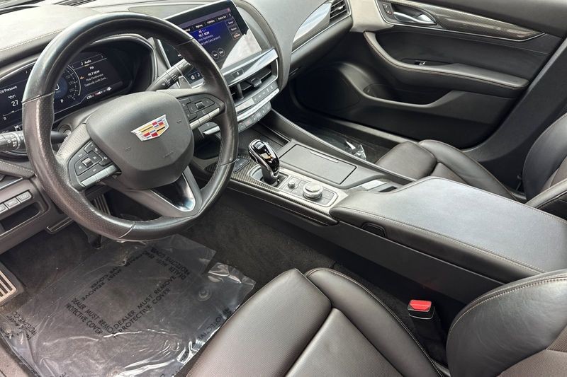 Cadillac CT5 Vehicle Full-screen Gallery Image 09
