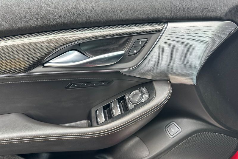 Cadillac CT5 Vehicle Full-screen Gallery Image 10