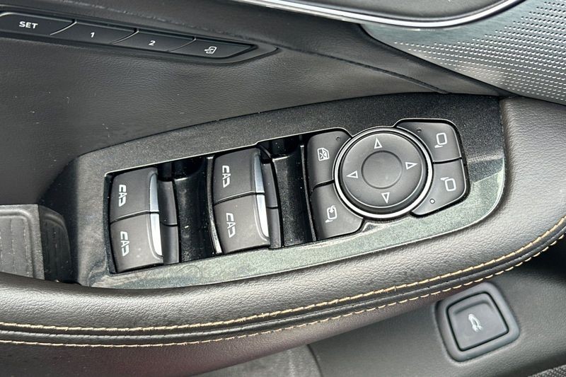 Cadillac CT5 Vehicle Full-screen Gallery Image 11