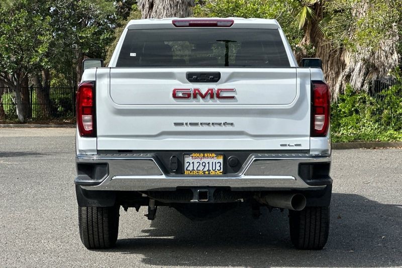 GMC Sierra 3500HD Vehicle Full-screen Gallery Image 04
