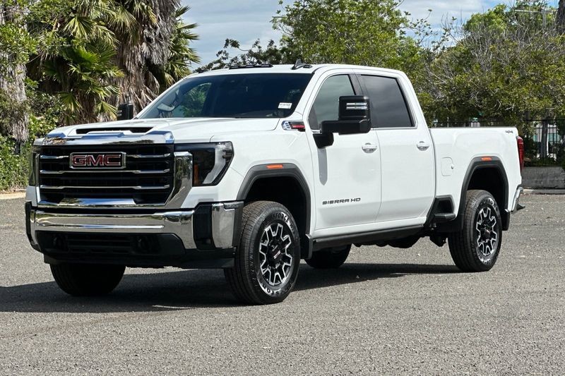 GMC Sierra 3500HD Vehicle Full-screen Gallery Image 07