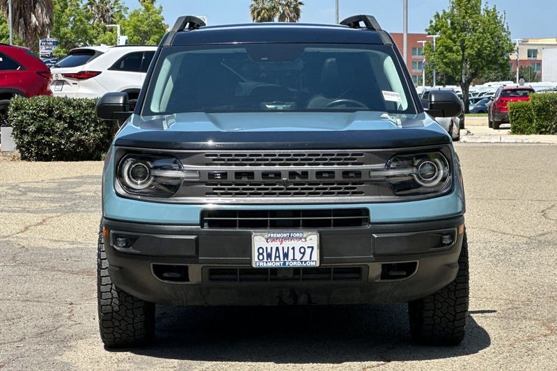 Ford Bronco Sport Vehicle Full-screen Gallery Image 09