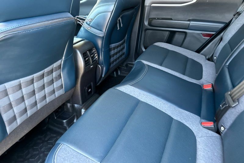 Ford Bronco Sport Vehicle Full-screen Gallery Image 14