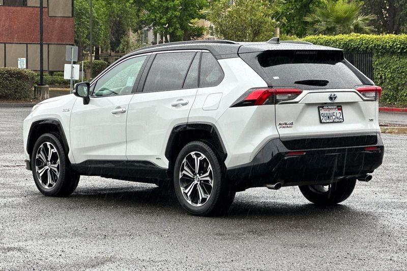 Toyota RAV4 Prime Vehicle Full-screen Gallery Image 05