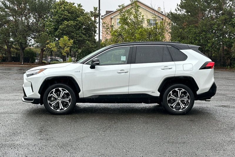 Toyota RAV4 Prime Vehicle Full-screen Gallery Image 06