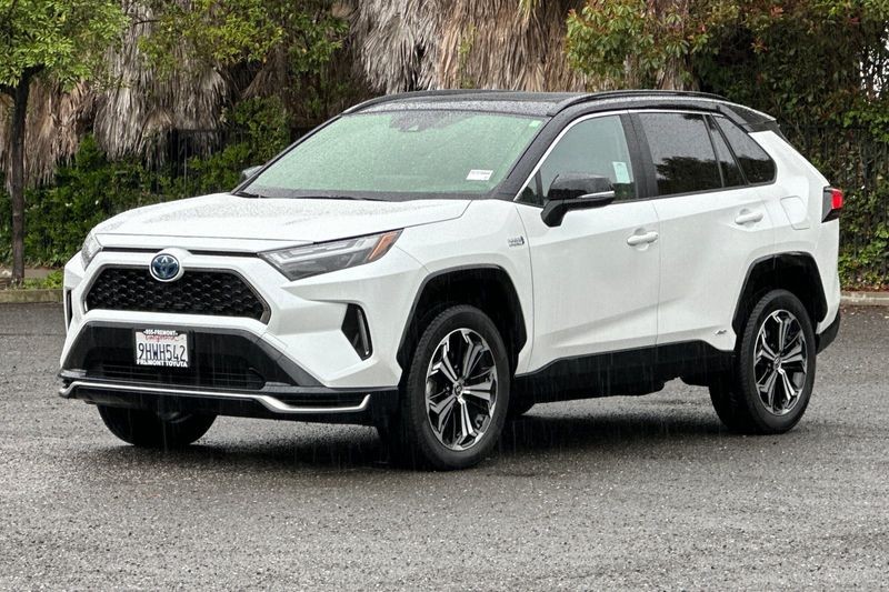 Toyota RAV4 Prime Vehicle Full-screen Gallery Image 07