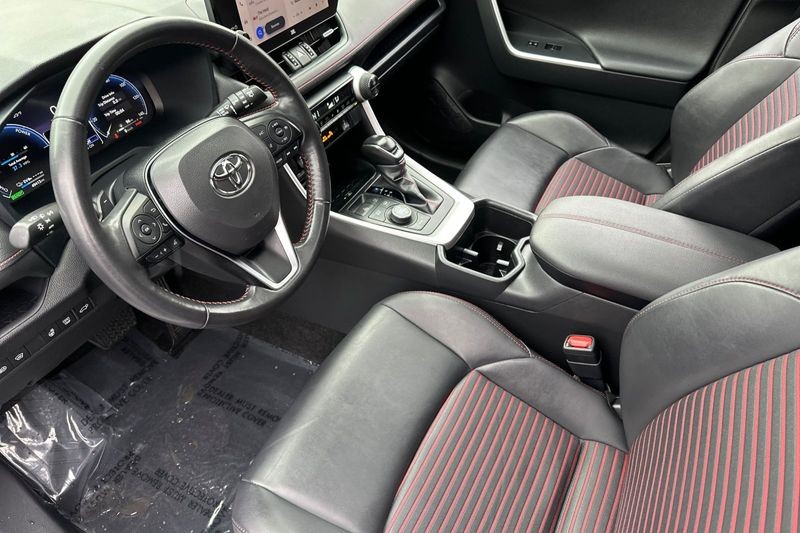 Toyota RAV4 Prime Vehicle Full-screen Gallery Image 09