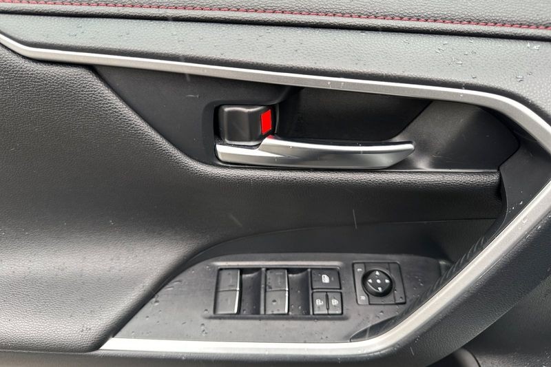 Toyota RAV4 Prime Vehicle Full-screen Gallery Image 10