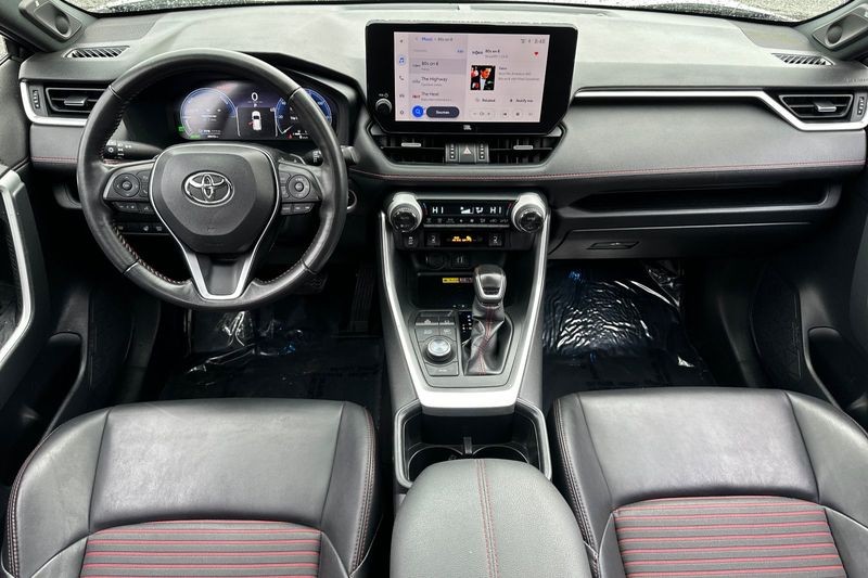Toyota RAV4 Prime Vehicle Full-screen Gallery Image 14