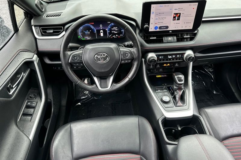 Toyota RAV4 Prime Vehicle Full-screen Gallery Image 15