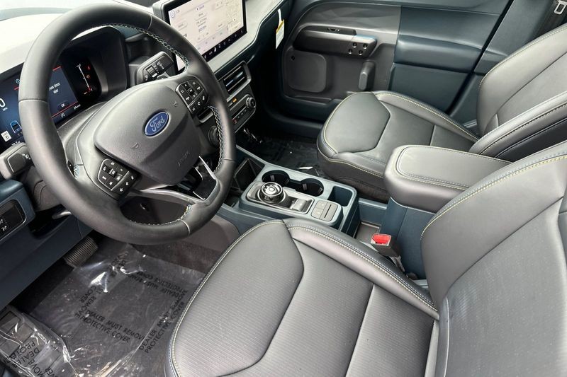Ford Maverick Vehicle Full-screen Gallery Image 09