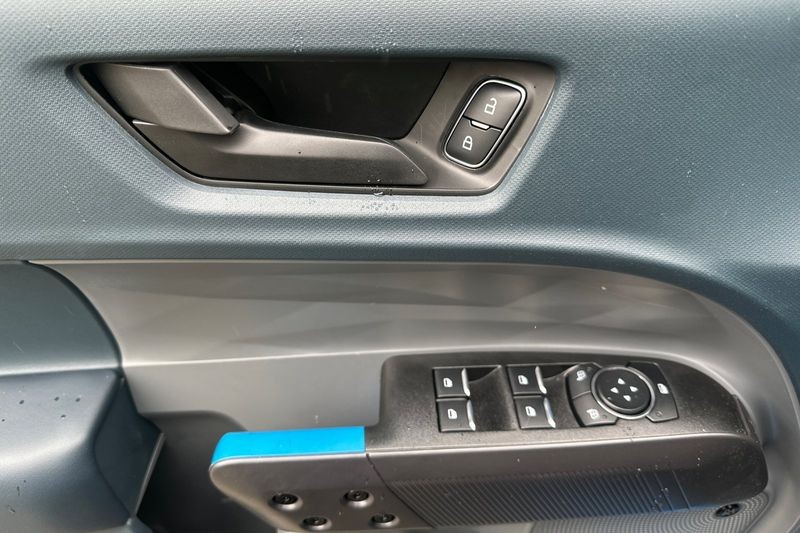 Ford Maverick Vehicle Full-screen Gallery Image 10