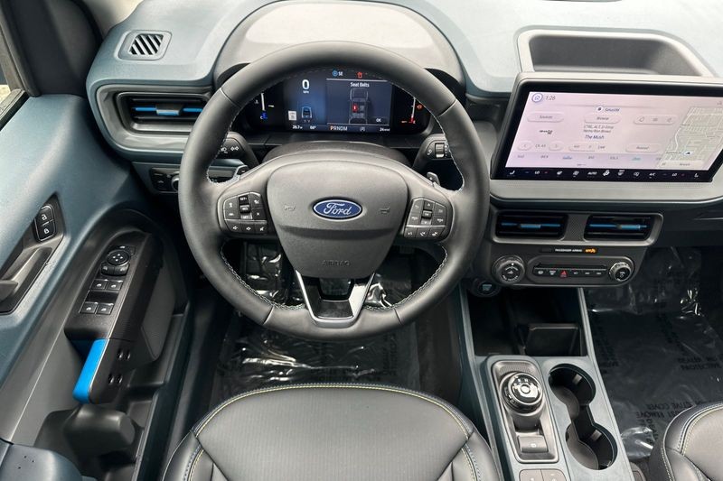 Ford Maverick Vehicle Full-screen Gallery Image 15