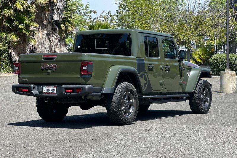 Jeep Gladiator Vehicle Full-screen Gallery Image 03