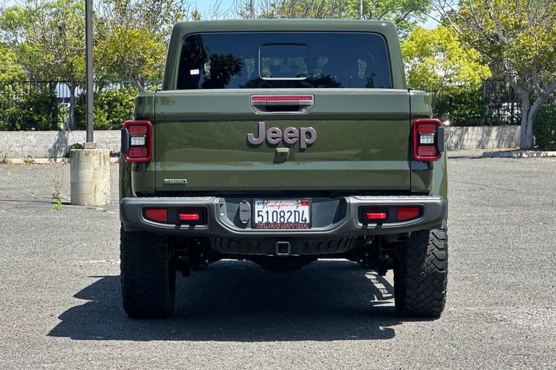 Jeep Gladiator Vehicle Full-screen Gallery Image 04