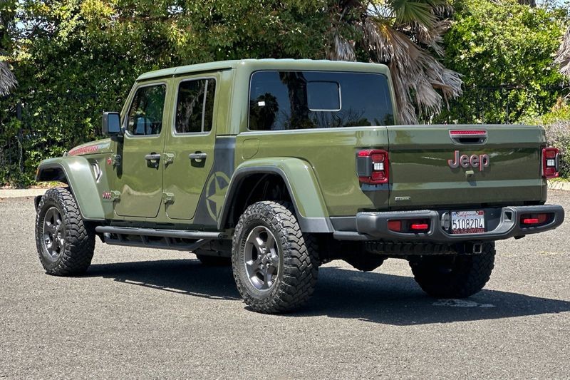 Jeep Gladiator Vehicle Full-screen Gallery Image 05