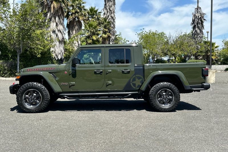 Jeep Gladiator Vehicle Full-screen Gallery Image 06