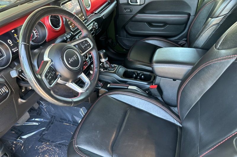 Jeep Gladiator Vehicle Full-screen Gallery Image 09
