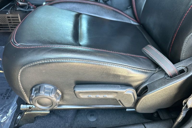 Jeep Gladiator Vehicle Full-screen Gallery Image 12