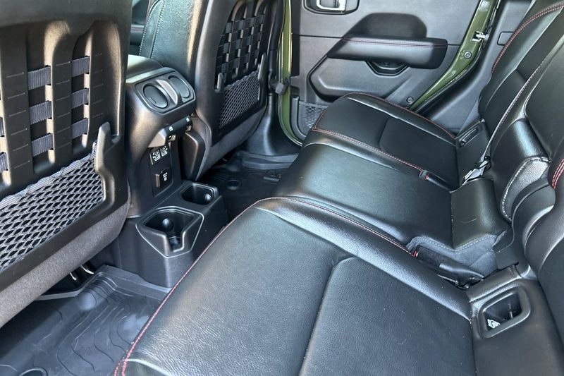 Jeep Gladiator Vehicle Full-screen Gallery Image 13