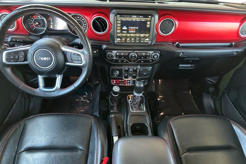 Jeep Gladiator Vehicle Full-screen Gallery Image 14