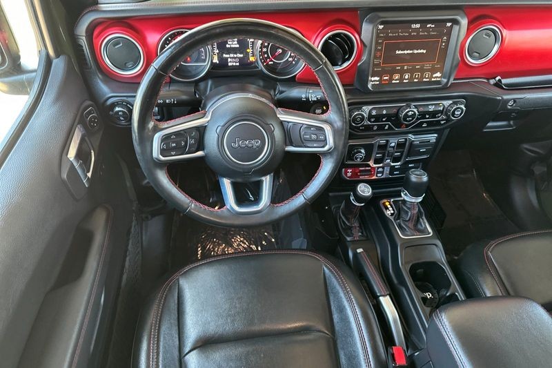 Jeep Gladiator Vehicle Full-screen Gallery Image 15