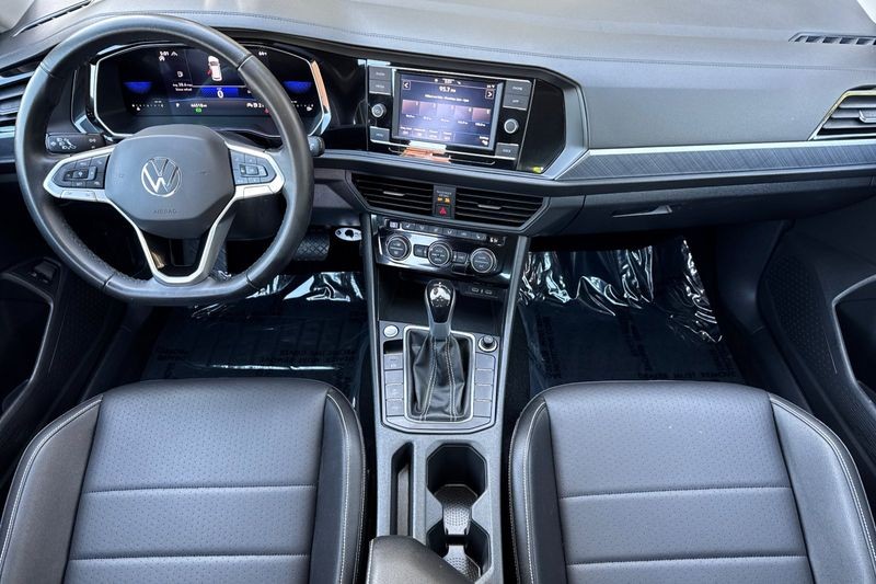 Volkswagen Jetta Vehicle Full-screen Gallery Image 14