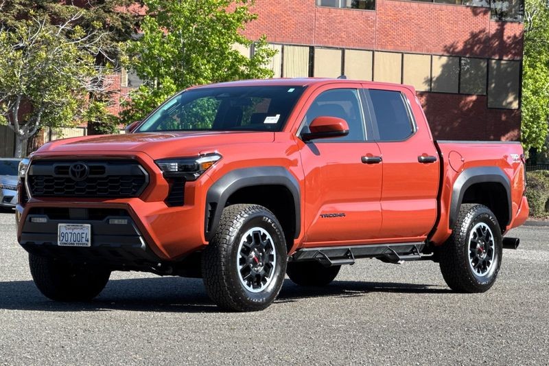 Toyota Tacoma Vehicle Full-screen Gallery Image 08
