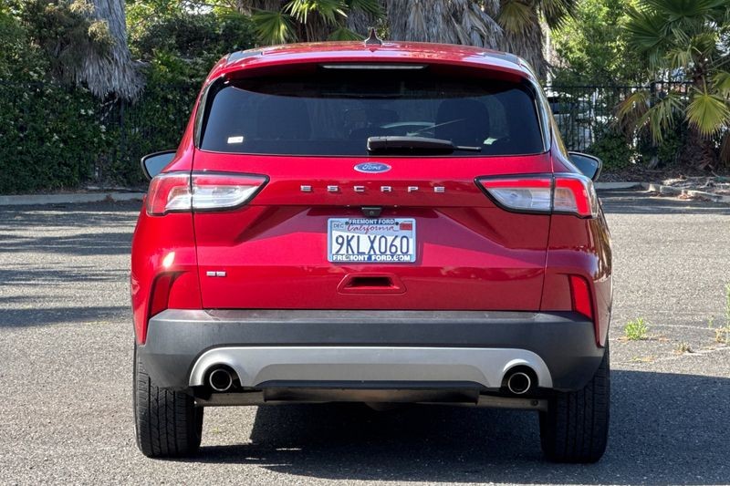 Ford Escape Vehicle Full-screen Gallery Image 04