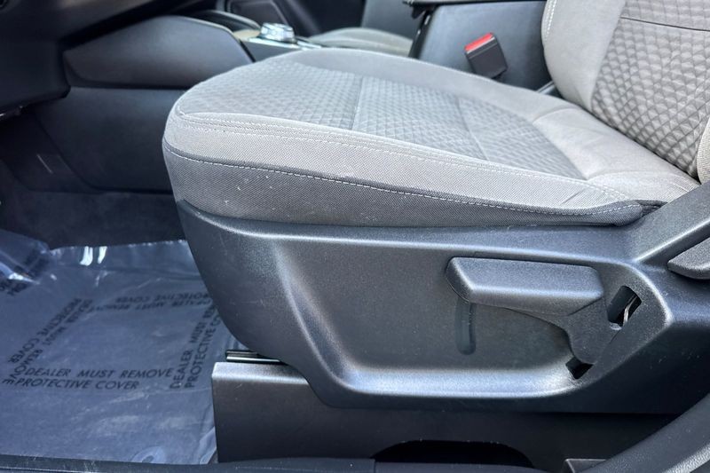 Ford Escape Vehicle Full-screen Gallery Image 12