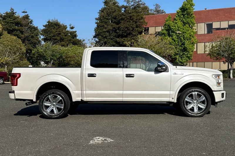 Ford F-150 Vehicle Full-screen Gallery Image 02