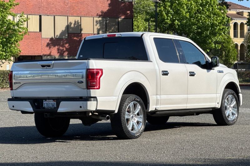 Ford F-150 Vehicle Full-screen Gallery Image 03