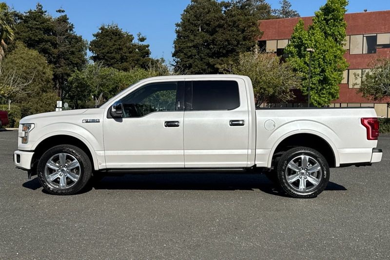 Ford F-150 Vehicle Full-screen Gallery Image 06