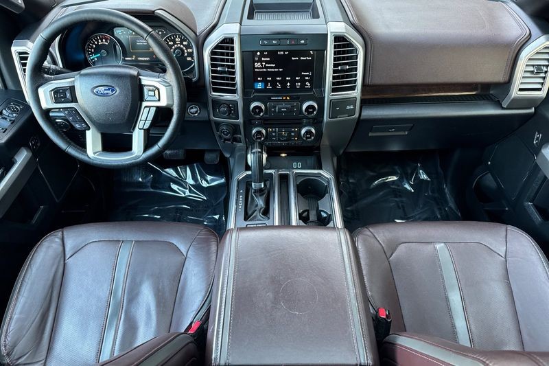 Ford F-150 Vehicle Full-screen Gallery Image 14
