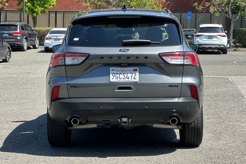 Ford Escape Vehicle Full-screen Gallery Image 04