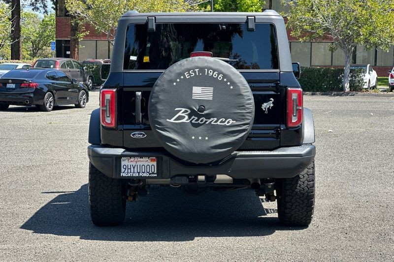 Ford Bronco Vehicle Full-screen Gallery Image 04