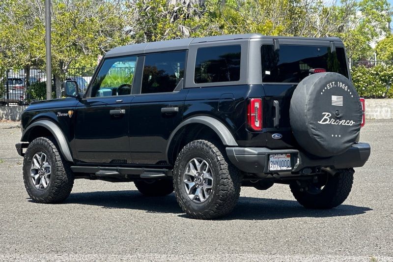 Ford Bronco Vehicle Full-screen Gallery Image 05