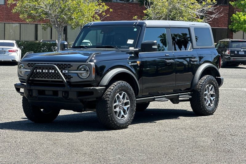Ford Bronco Vehicle Full-screen Gallery Image 07