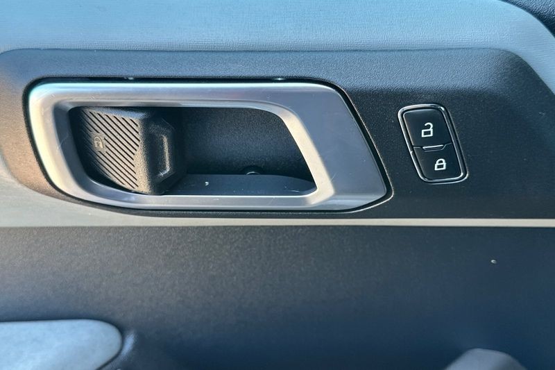 Ford Bronco Vehicle Full-screen Gallery Image 11