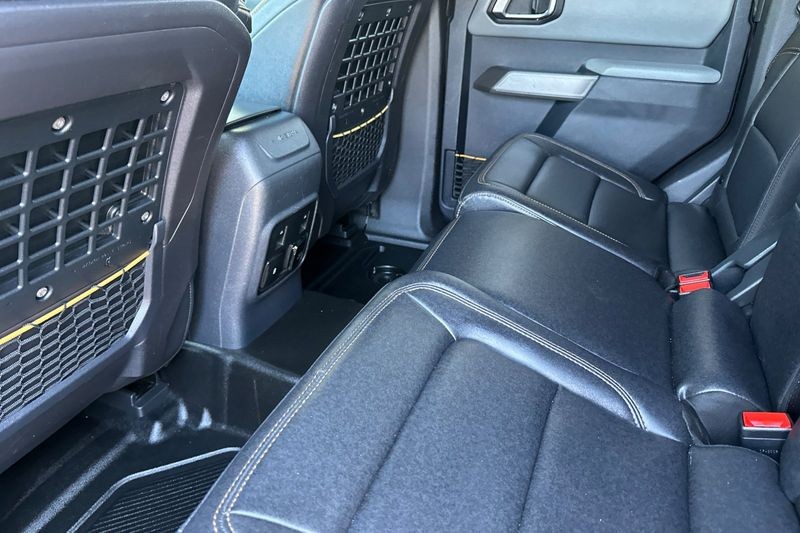 Ford Bronco Vehicle Full-screen Gallery Image 13