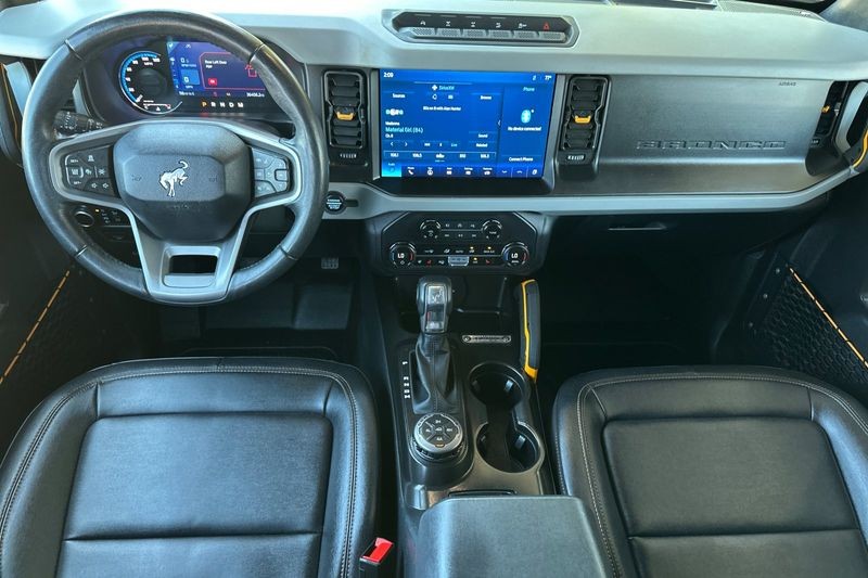 Ford Bronco Vehicle Full-screen Gallery Image 14