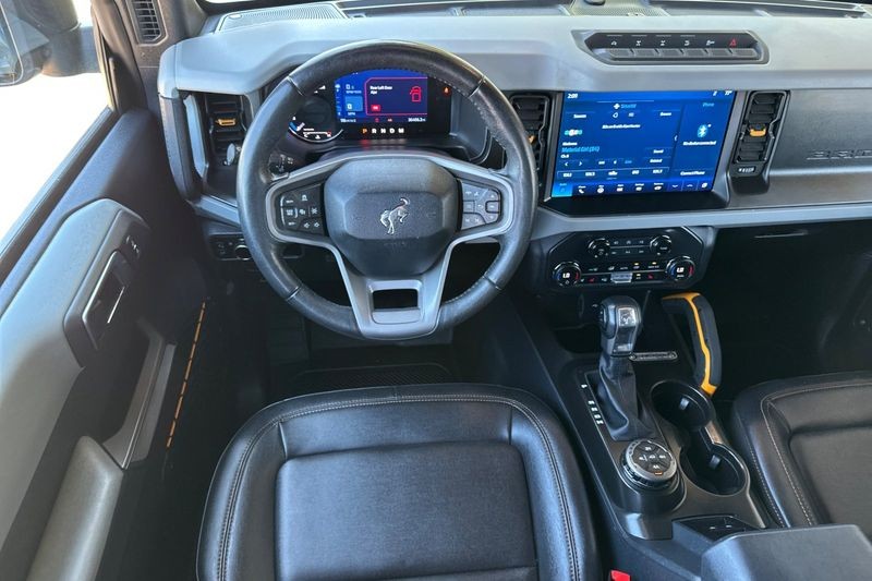 Ford Bronco Vehicle Full-screen Gallery Image 15
