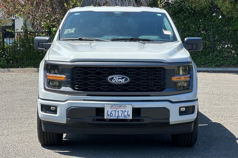 Ford F-150 Vehicle Full-screen Gallery Image 09
